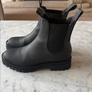 Everlane black leather Chelsea boot. Size 7